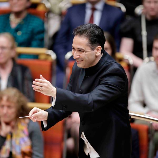 Andrés Orozco-Estrada leitet das Gürzenich Orchester Köln bei der Aufführung des Programms "Wetterleuchten" mit Werken von Unsuk Chin "Operascope" für Orchester
am 04. April 2024
in der Kölner Philharmonie