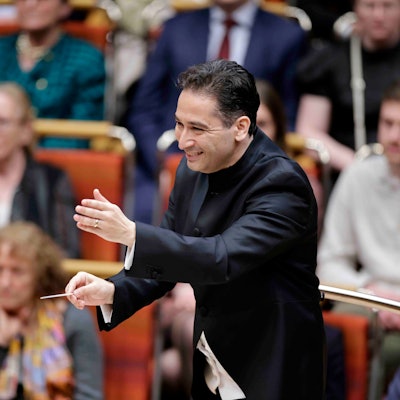 Andrés Orozco-Estrada leitet das Gürzenich Orchester Köln bei der Aufführung des Programms "Wetterleuchten" mit Werken von Unsuk Chin "Operascope" für Orchester
am 04. April 2024
in der Kölner Philharmonie