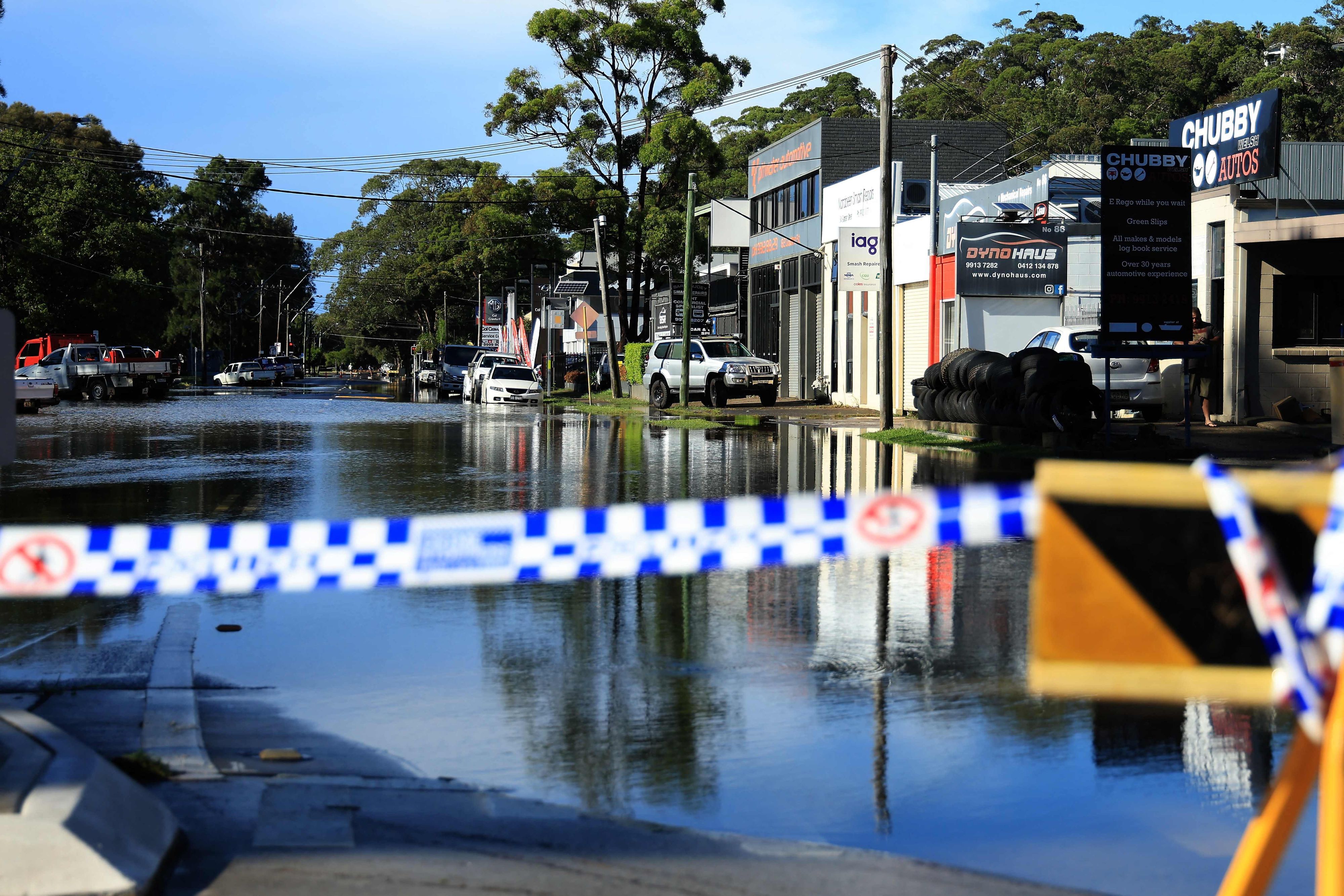 Eine überschwemmte Straße in einem Vorort der australischen Metropole Sydney.