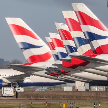 29.01.2020, Großbritannien, Heathrow: Flugzeuge von British Airways stehen auf dem Flughafen London Heathrow.