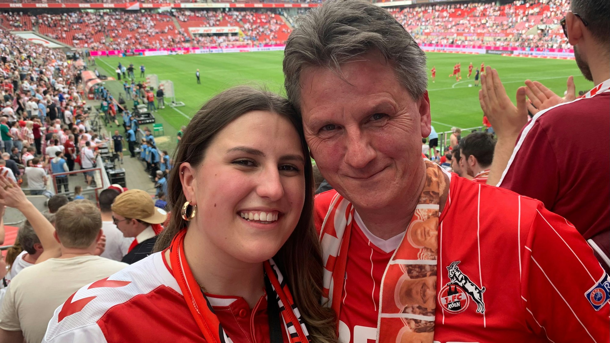 Jule und Andreas Hoffstadt rechnen sich auf für das Bayern-Spiel Hoffnungen aus.
