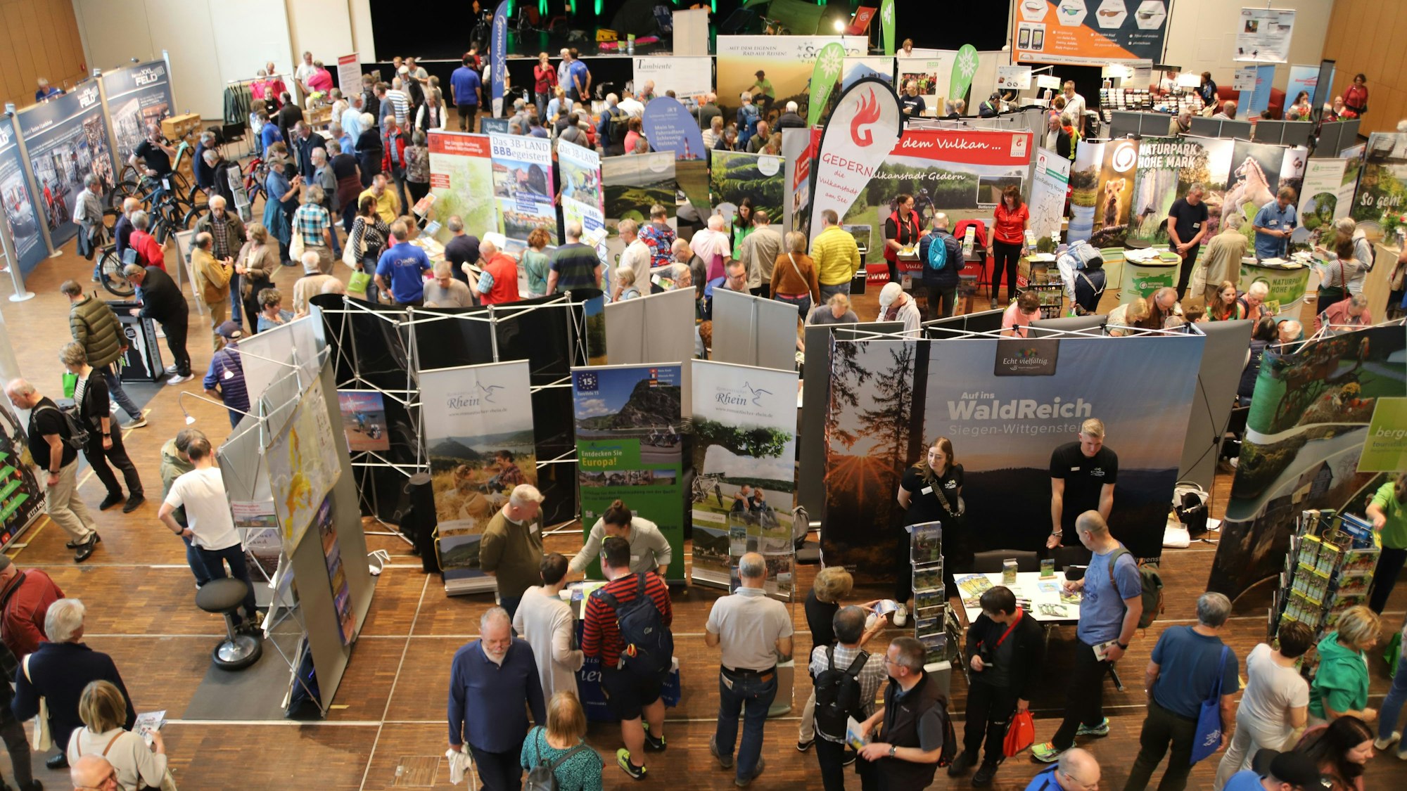 Besucher einer Messe