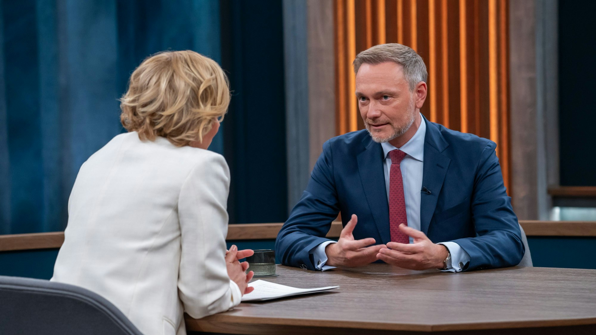 Caren Miosga und ihr Gast Christian Lindner (FDP) im Gespräch