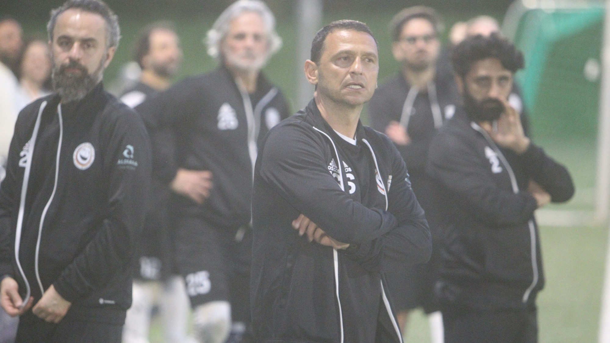 Trainer Joti Stamatopoulos (Mitte) war mit viel Engagement am Start.