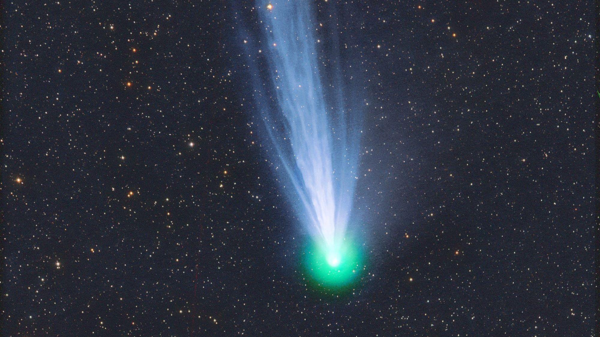 Das Foto zeigt den Komet 12P/Pons-Brooks, aufgenommen am Astronomischen Zentrum Martinsberg mit einem lichtstarken Astrographen mit 11" Öffnung und Lichtstärke 2.2 sowie einer Fullframe-CMOS-Kamera.