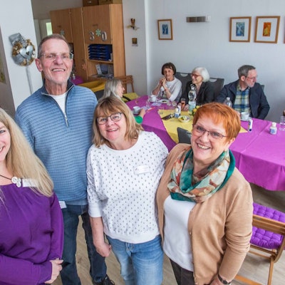 Regina Löhr, Hans Stüttem, Dagmar Wolf und Elke Auras im Büro des Dienstes in Wipperfürth.