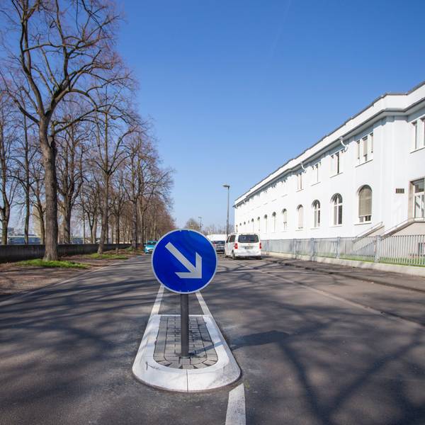 Die Alfred-Schütte-Allee in Köln-Porz