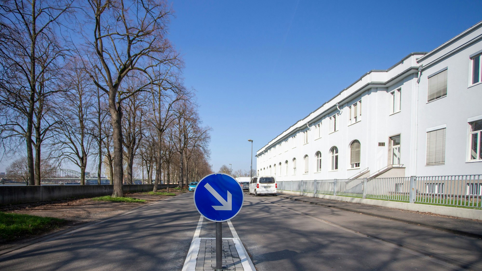 Die Alfred-Schütte-Allee in Köln-Porz