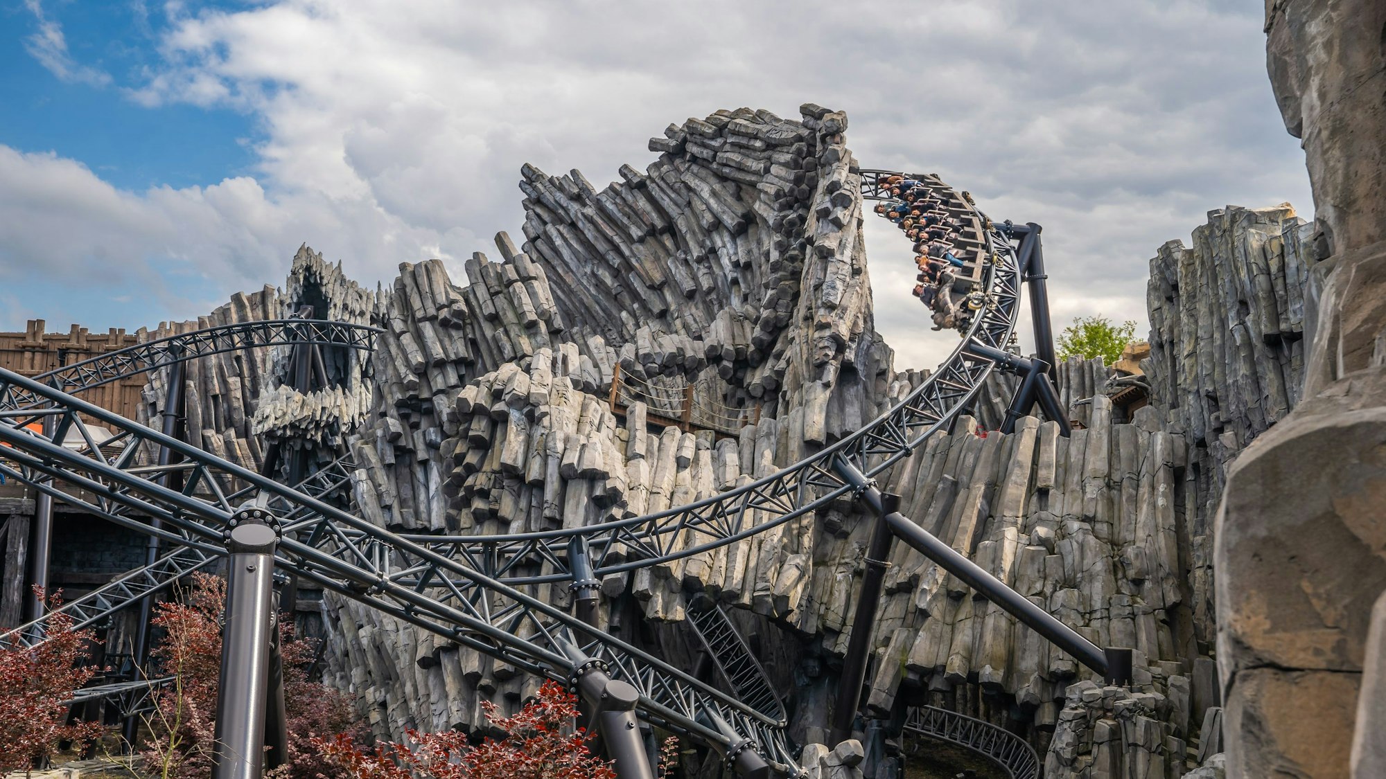 Zu sehen ist die der Achterbahn „Taron“ im Phantasialand.