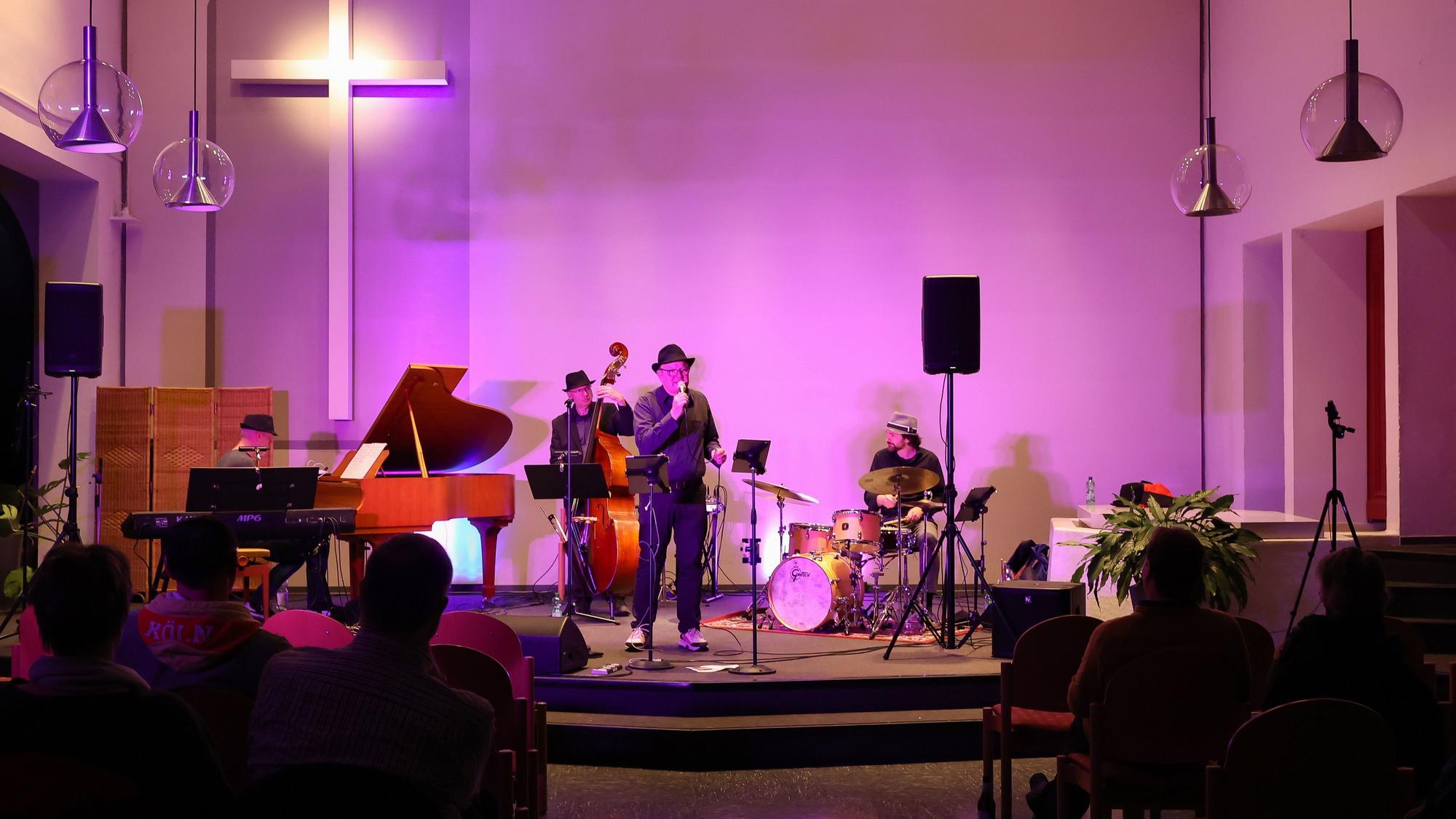 Im vergangenen Jahr spielte die Band „Wir sind Roger“ in der Babtistenkirche im Rahmen der Mülheimer Nacht. (Archivbild)
