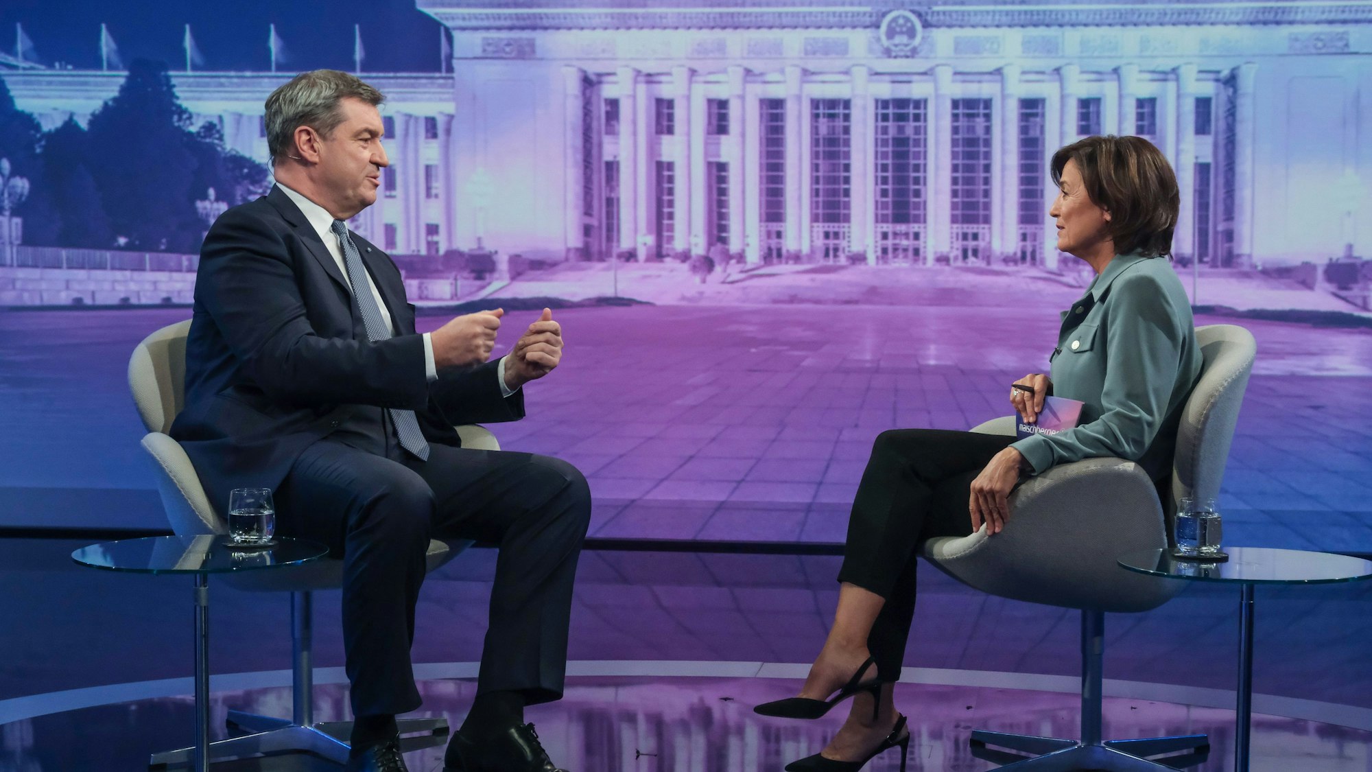 Markus Söder (l.) wird von Sandra Maischberger nach dem Cannabis-Gesetz der Ampel befragt.