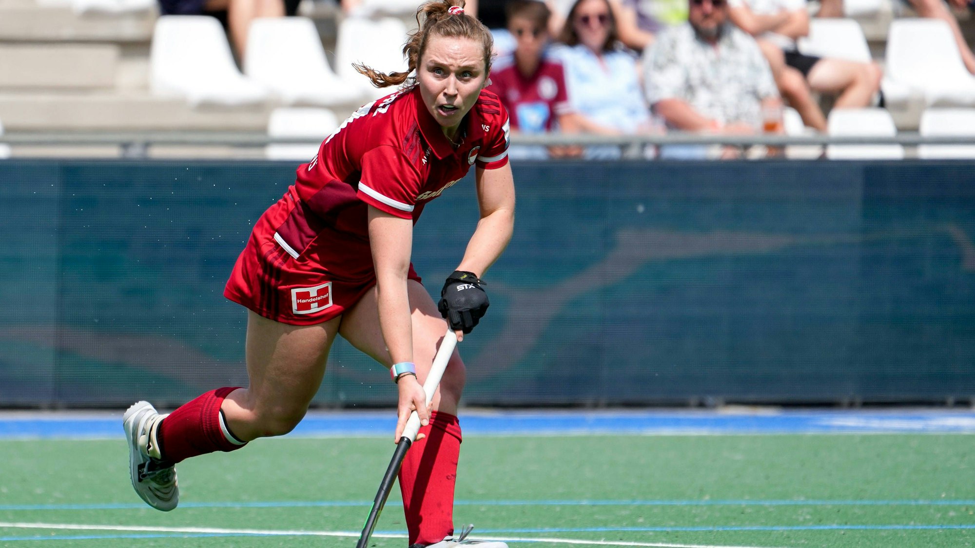 Nike Lorenz KTHC, 11, am Ball, Freisteller, Ganzkörper, Einzelbild, Einzelfoto, Aktion, Action, 03.06.2023, Mannheim Deutschland, Hockey, Deutsche Meisterschaft, Halbfinale, Damen, Der Club an der Alster - Rot-Weiss Köln *** Nike Lorenz KTHC, 11 , on the ball, cutout, full body, single image, single photo, action, action, 03 06 2023, Mannheim Germany , Hockey, German Championship, Semifinal, Ladies, Der Club an der Alster Rot Weiss Köln xozx