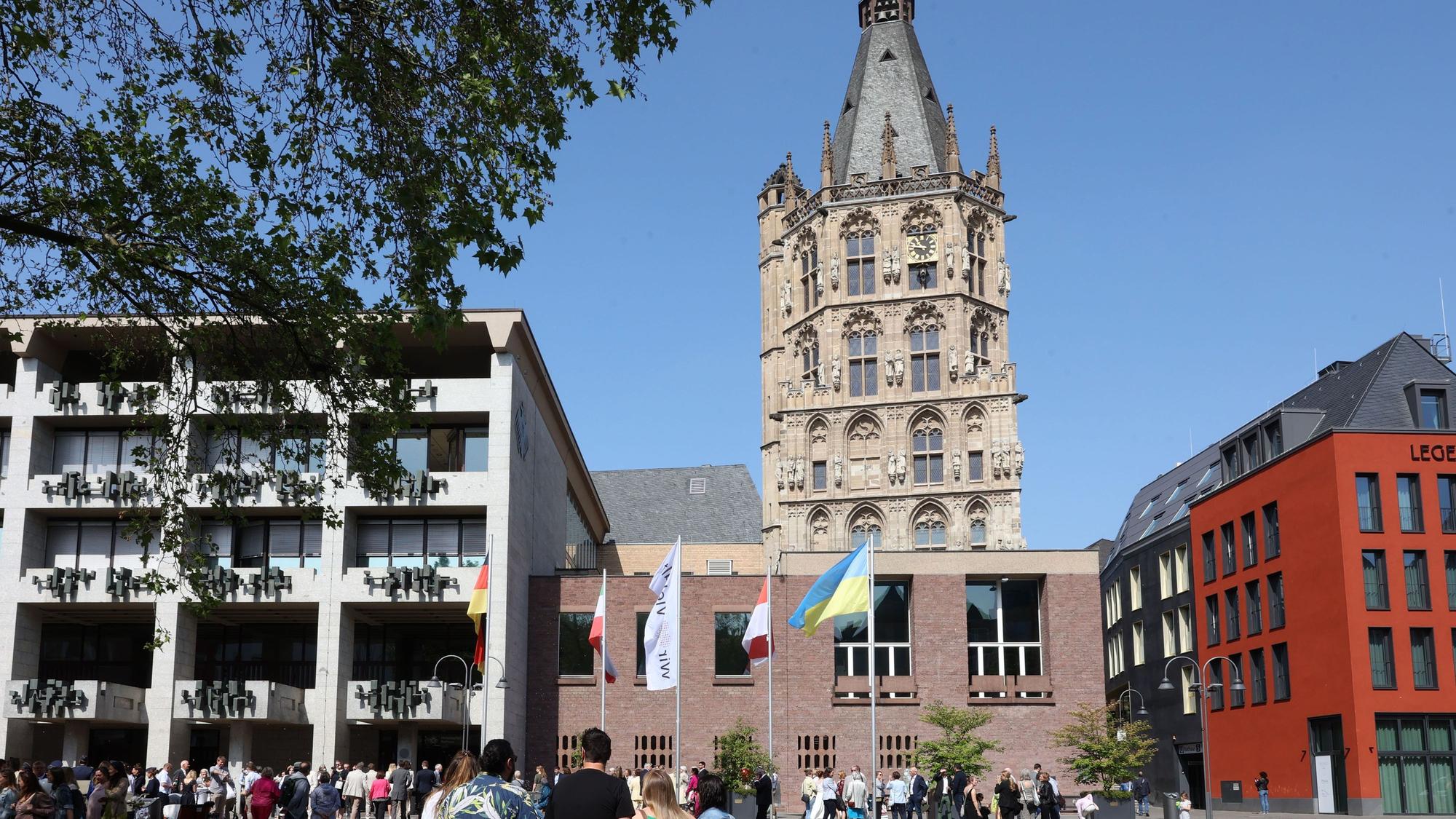 26.05.2023
Köln
Historisches Rathaus vom Alter Markt aus fotografiert
Foto: Martina Goyert
