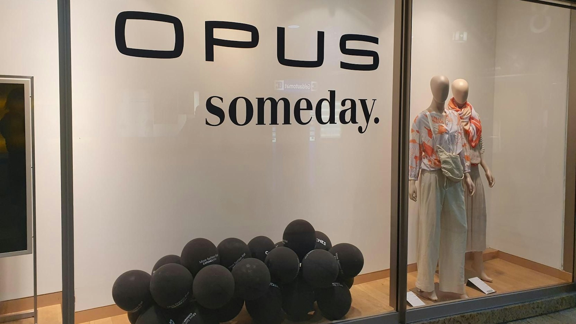 Bei Catches am Kölner Hauptbahnhof werden die Marken Opus und Someday verkauft.