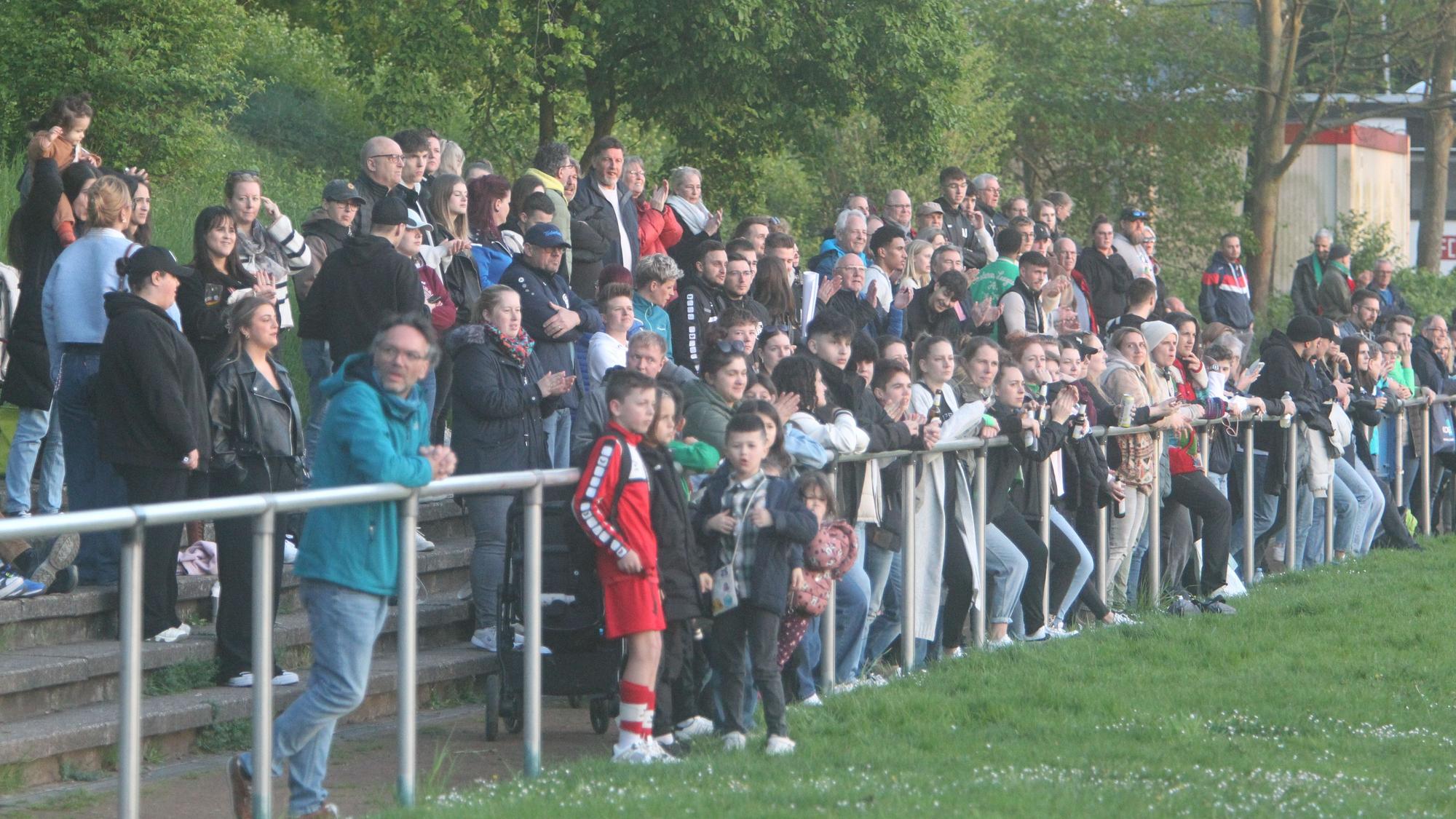 Gut besucht war die Partie im Hennefer Stadion.