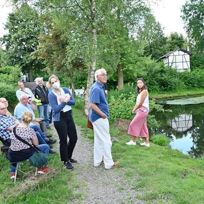 Das Foto zeigt einen Rundgang zum Integrierten Stadtentwicklungskonzept im Juli 2021