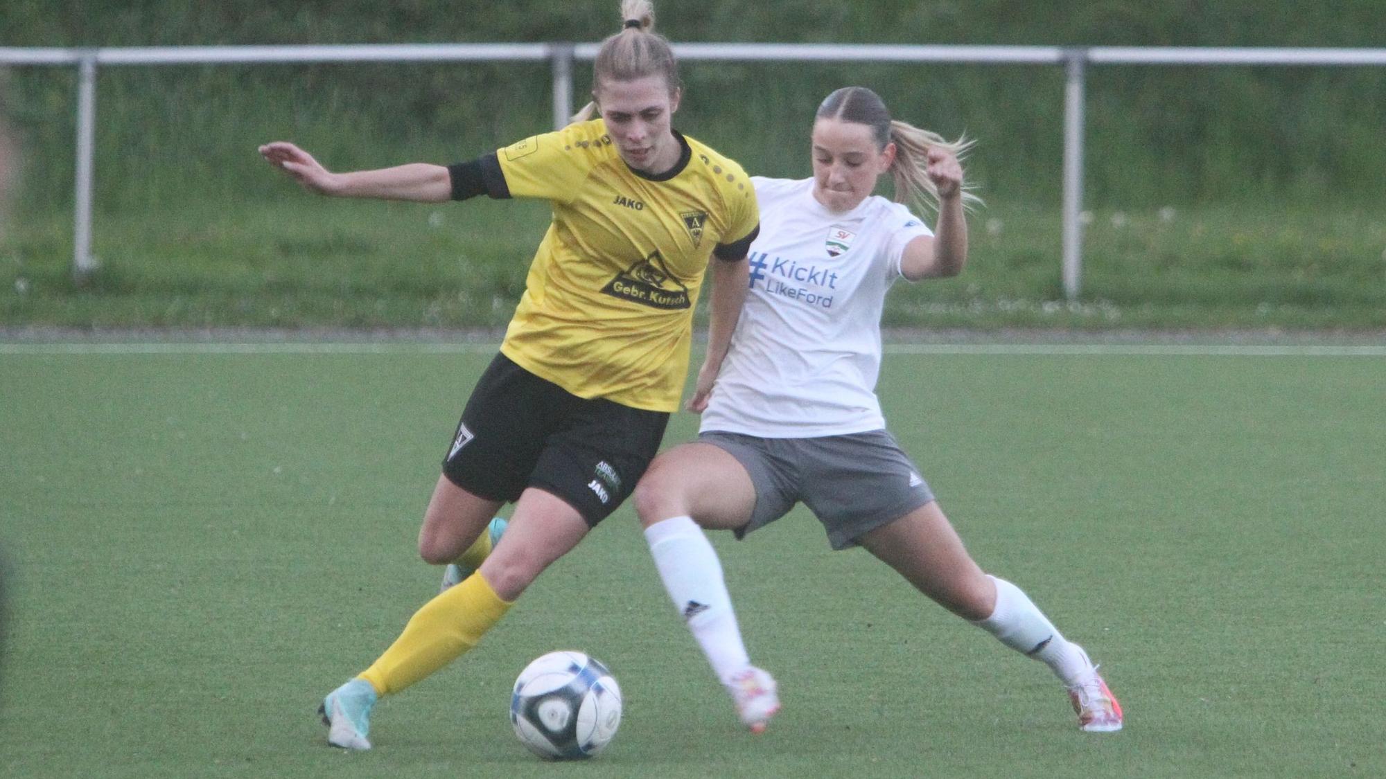 Danielle Bender (rechts) unterlag mit ihrer Truppe knapp der Alemannia aus Aachen.