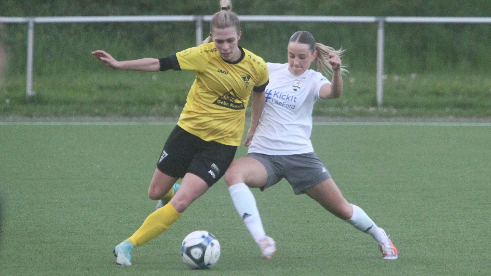 Danielle Bender (rechts) unterlag mit ihrer Truppe knapp der Alemannia aus Aachen.