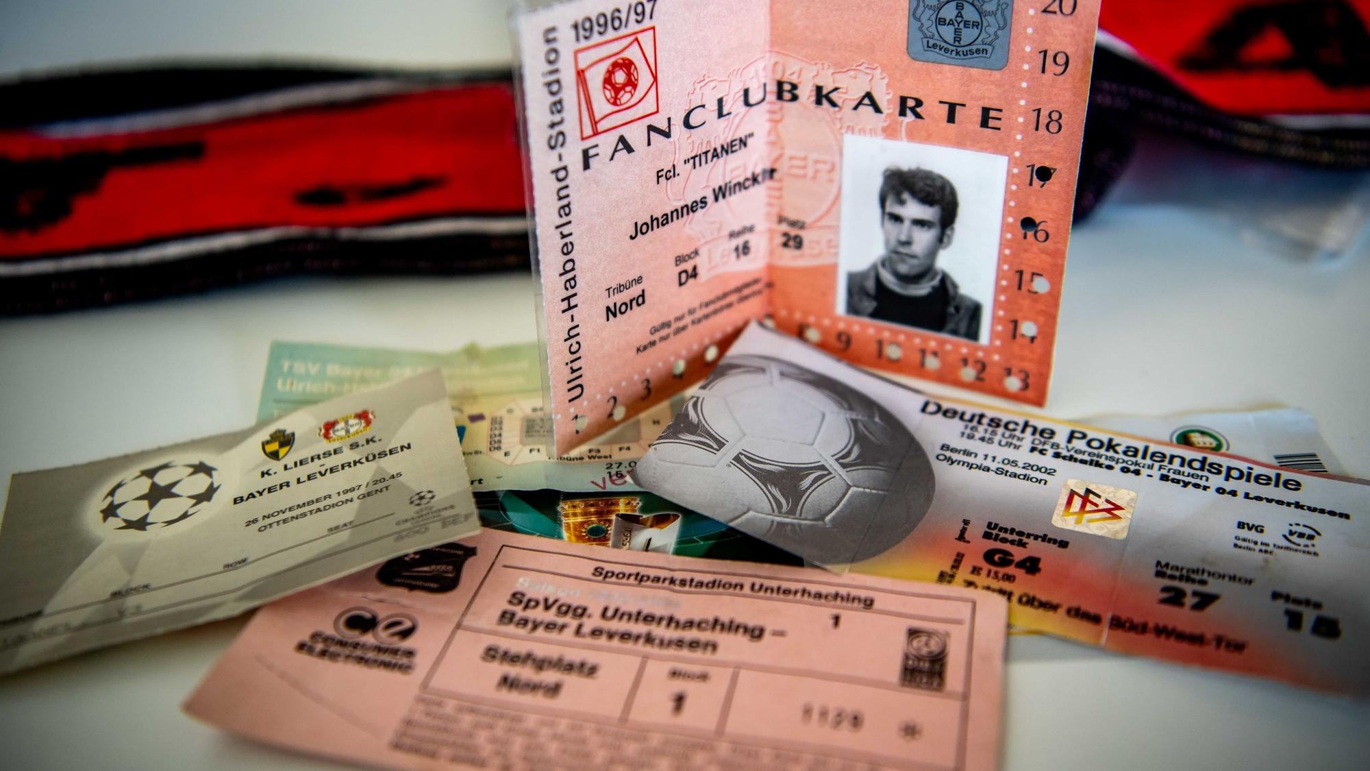 Das Bild zeigt diverse Eintrittskarten von Bayer Leverkusen.