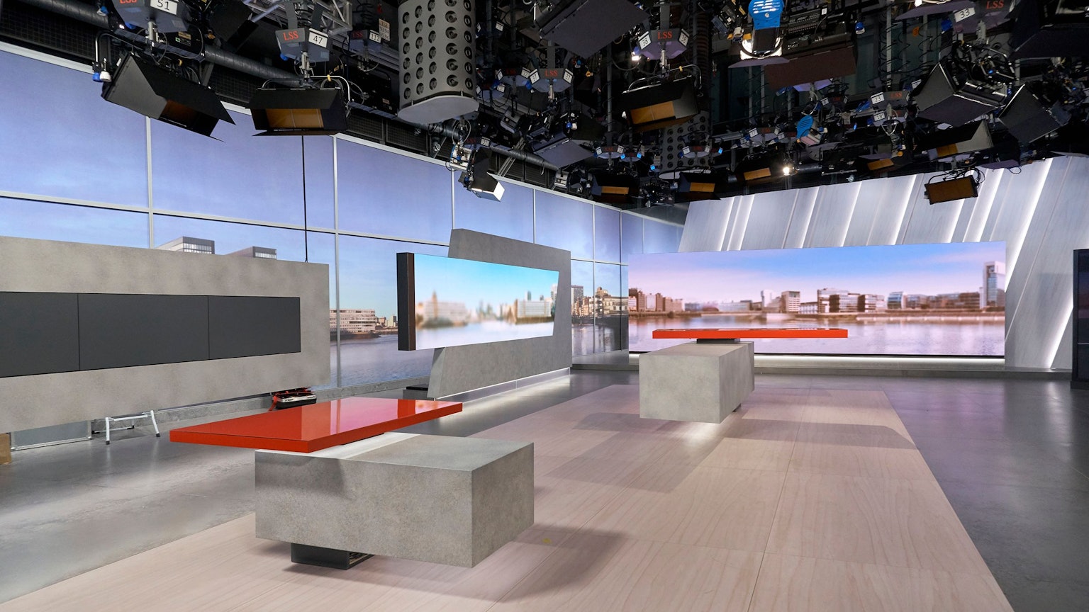 Das WDR-Nachrichtenstudio in Köln ohne Moderatoren und Kameras.