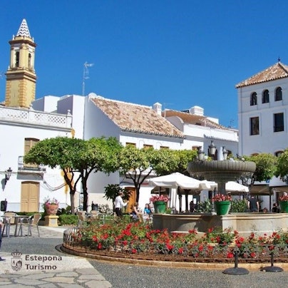 Bedburg bekommt eine neue Partnerstadt: Es ist das Blumenparadies Estepona an der Costa del Sol unweit von Malaga in Süd-Spanien.