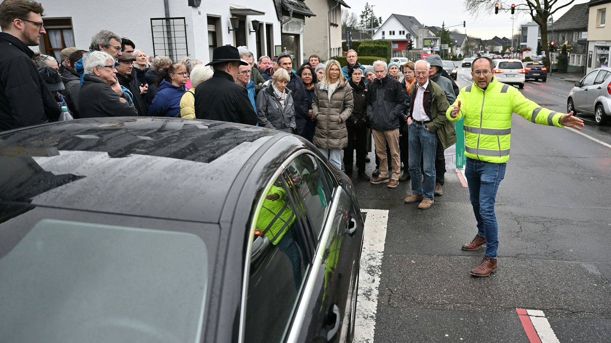Das Foto zeigt einen Bürgerdialog zur Umgestaltung der Altenberger-Dom-Straße