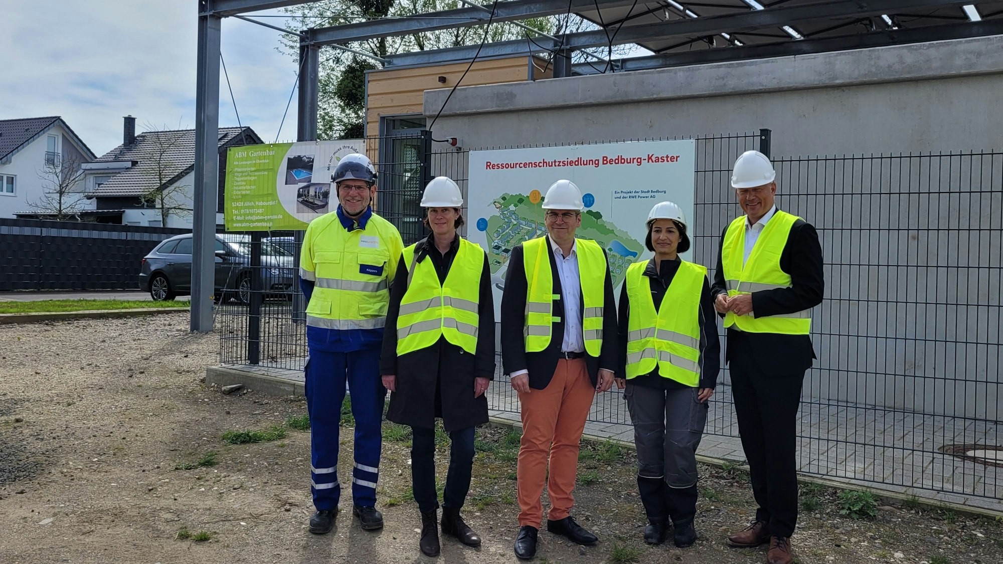 Die Energieversorgung für die Ressourcenschutzsiedlung in Kaster wurde am Freitag in Betrieb genommen.