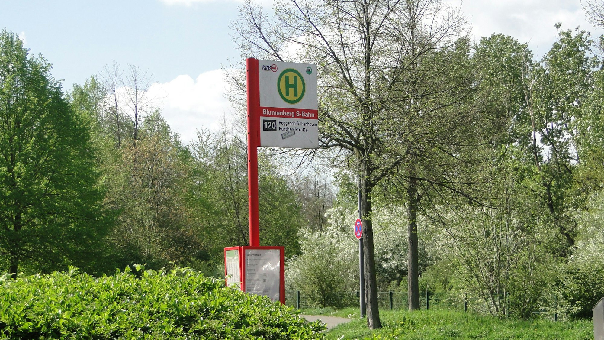 In den Abendstunden und am Wochenende bleibt die Blumenberger Bushaltestelle verwaist.