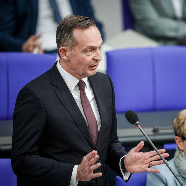 Volker Wissing (FDP), Bundesminister für Verkehr und Digitales, spricht im Bundestag. Er hat erneut sich für die Position von Autofahrern starkgemacht und Druck auf das Klimaschutzgesetz ausgeübt. (Archivbild)