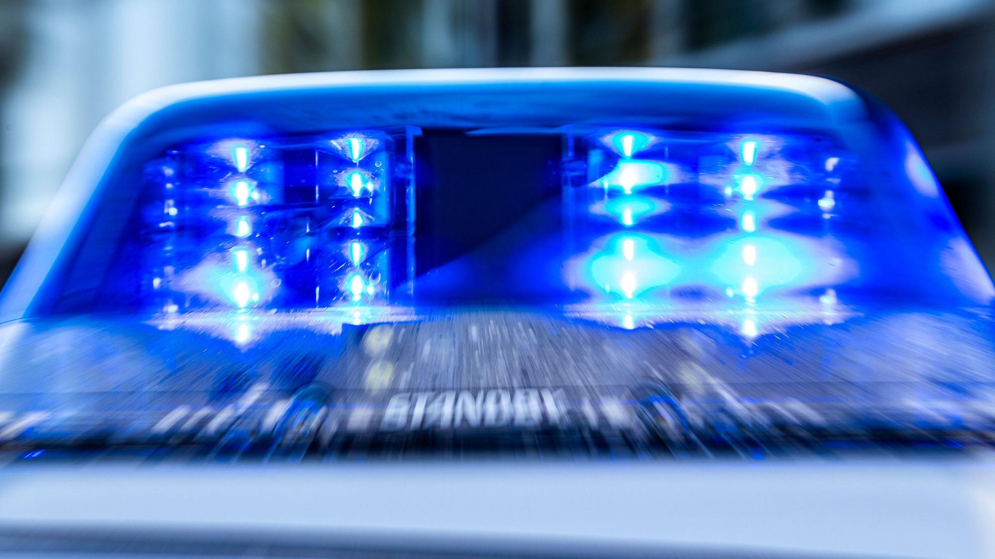 Die Polizei in Düsseldorf hat drei Jugendliche wegen Terrorverdachts verhaftet. Sie sollen einen islamistischen Anschlag geplant haben.
