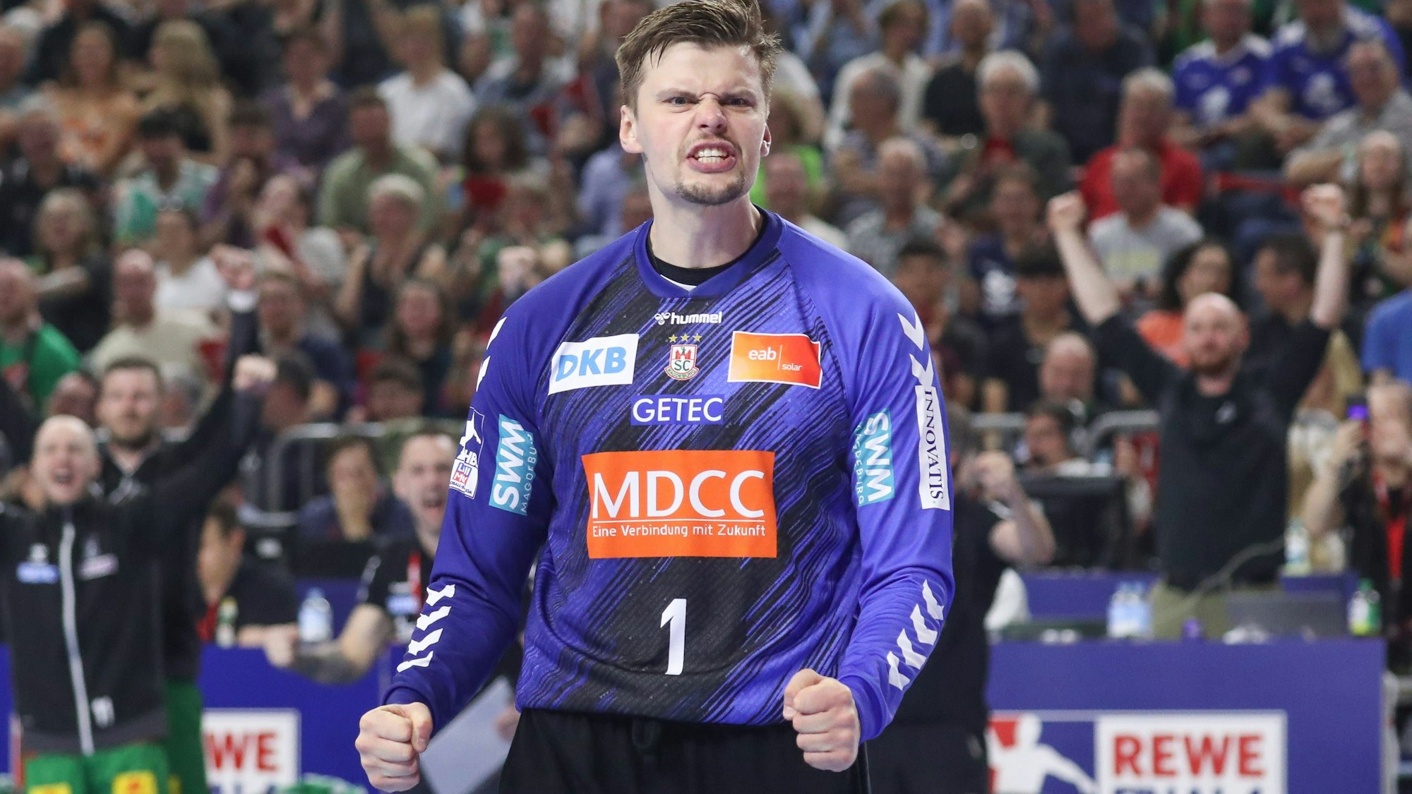 Sergey Hernandez Ferrer Magdeburg, 1 Jubelt ueber gehaltenen Ball, abgewehrt, gehalten,