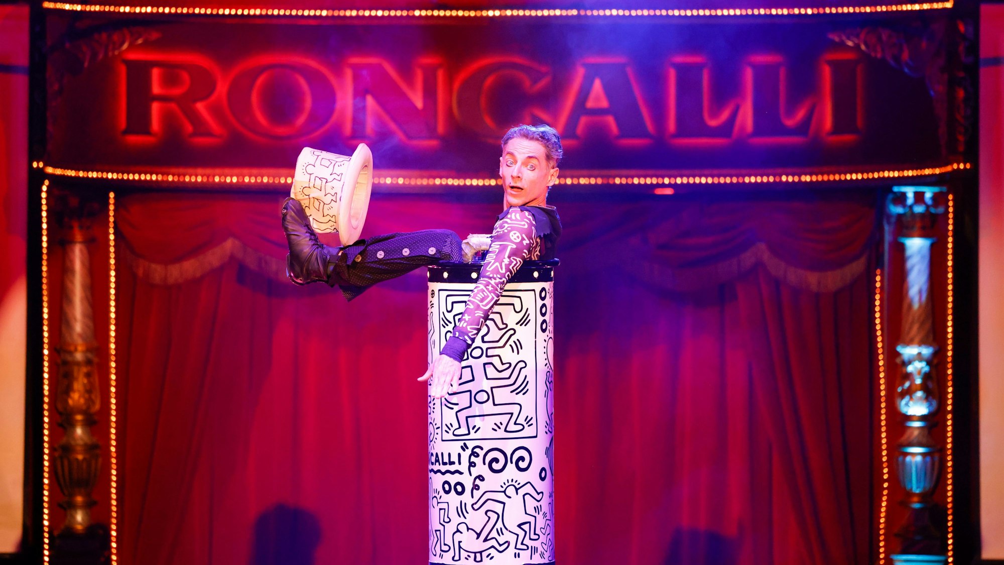 Verbiegungskünstler Andrey Romanovski.