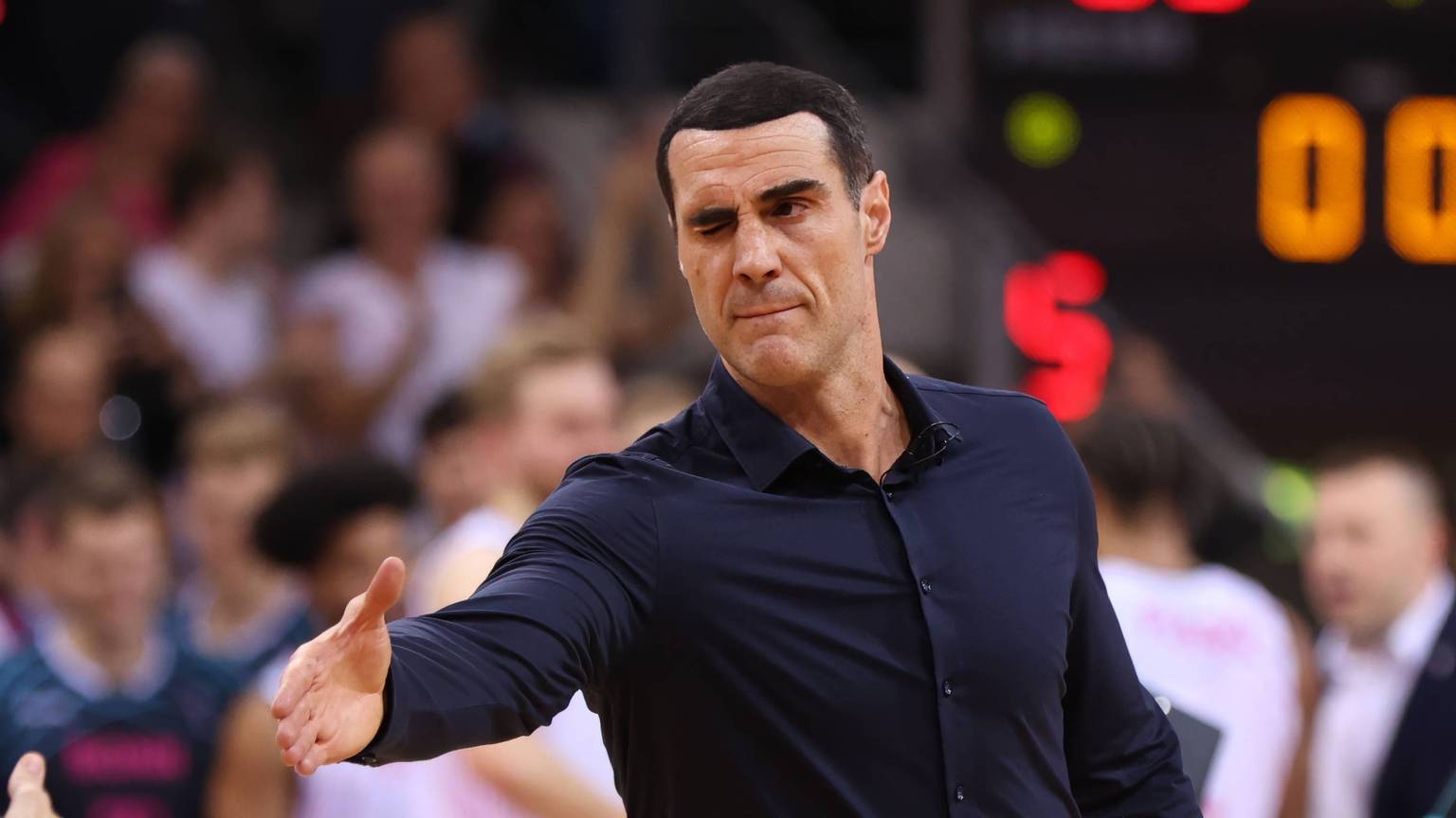 Bonns Headcoach Roel Moors war erst im Schlussviertel von seinem Team angetan.