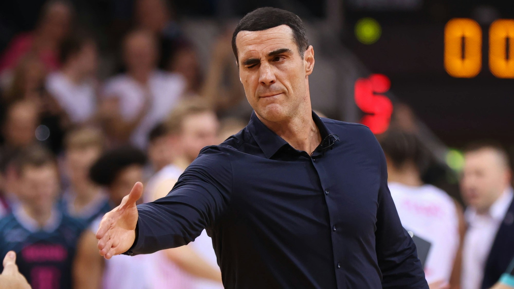 Bonns Headcoach Roel Moors war erst im Schlussviertel von seinem Team angetan.