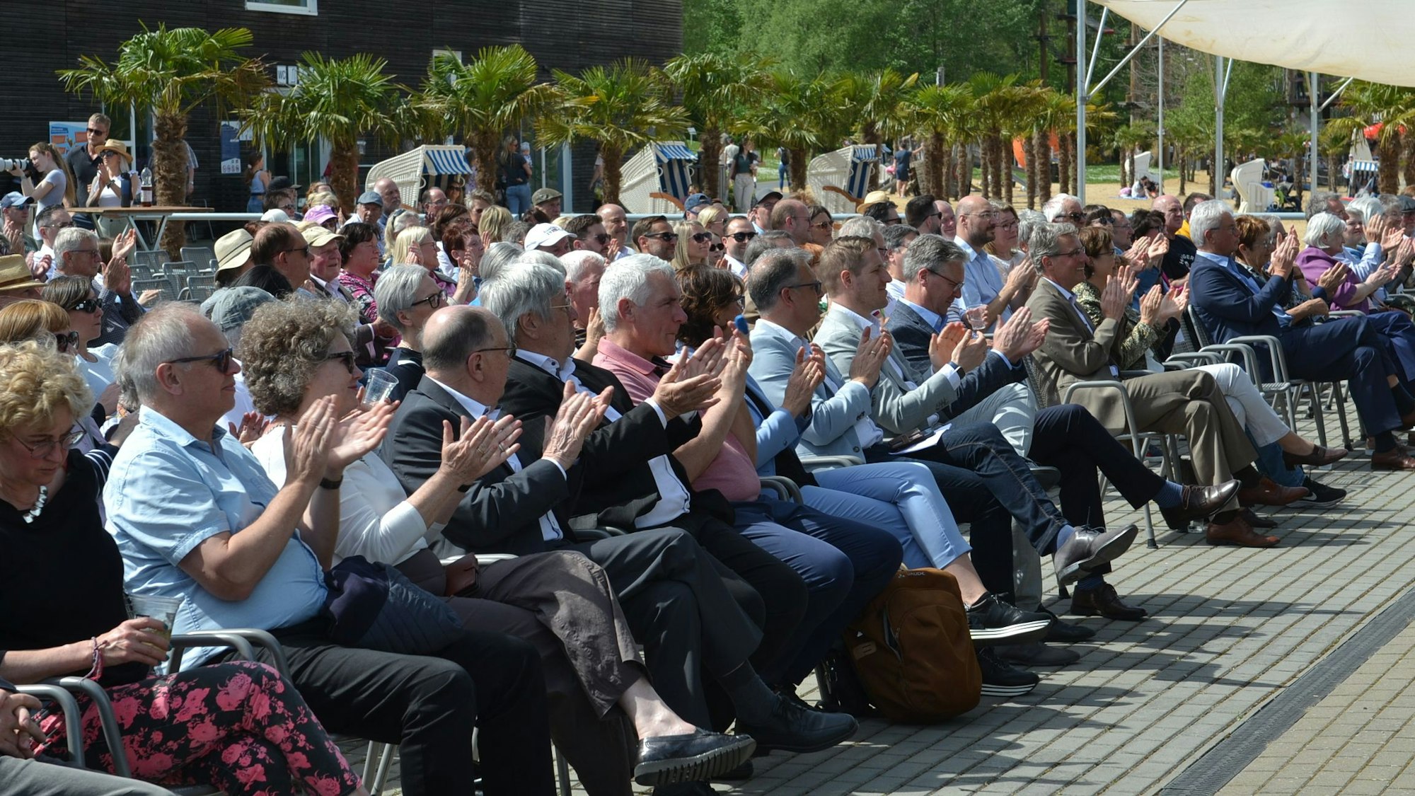 Blick auf die vollen Zuschauerplätze.