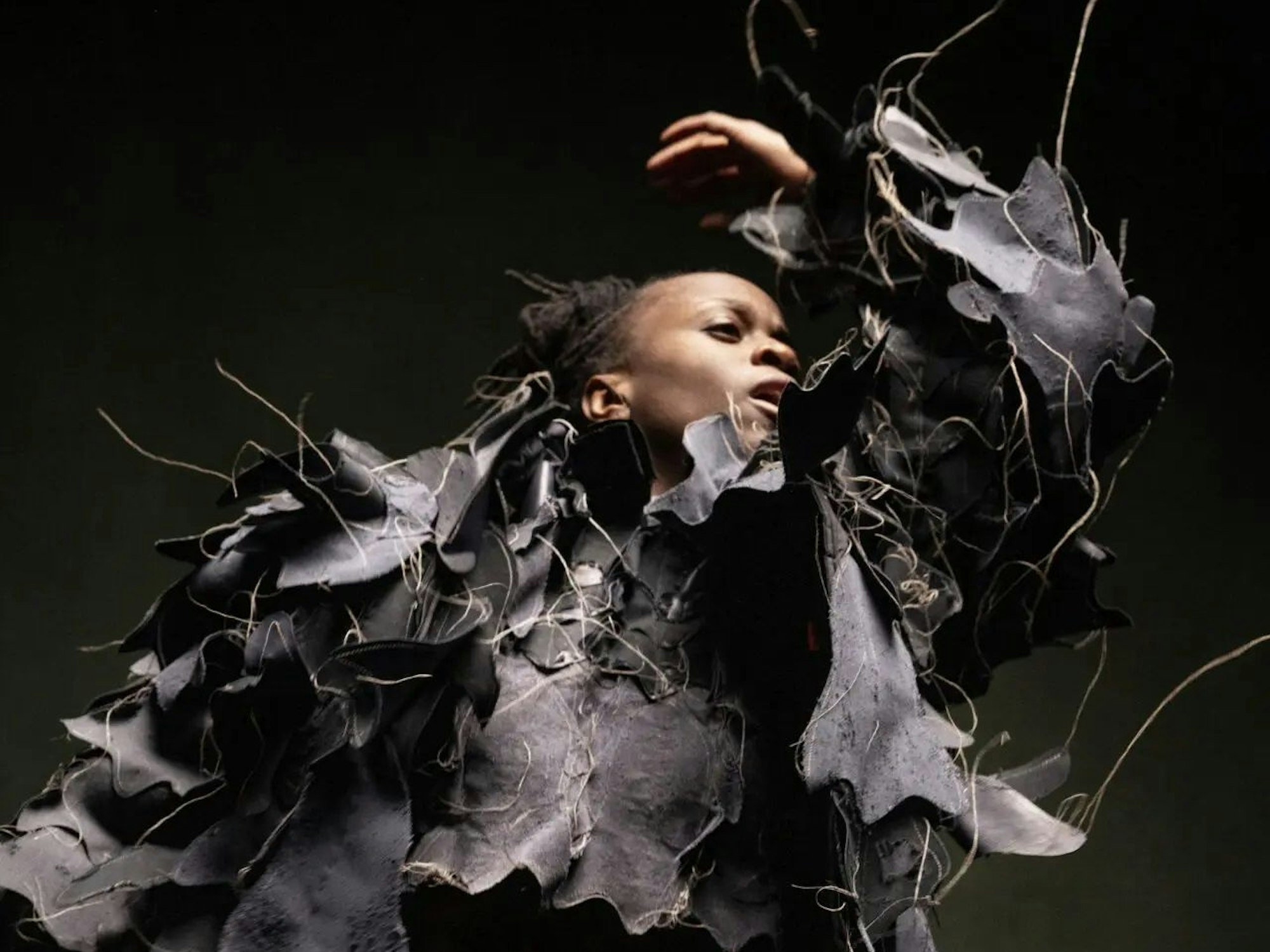 Botis Seva-Inszenierung "Far from the Norm: Until we sleep" im Depot 1 in Köln-Mülheim.