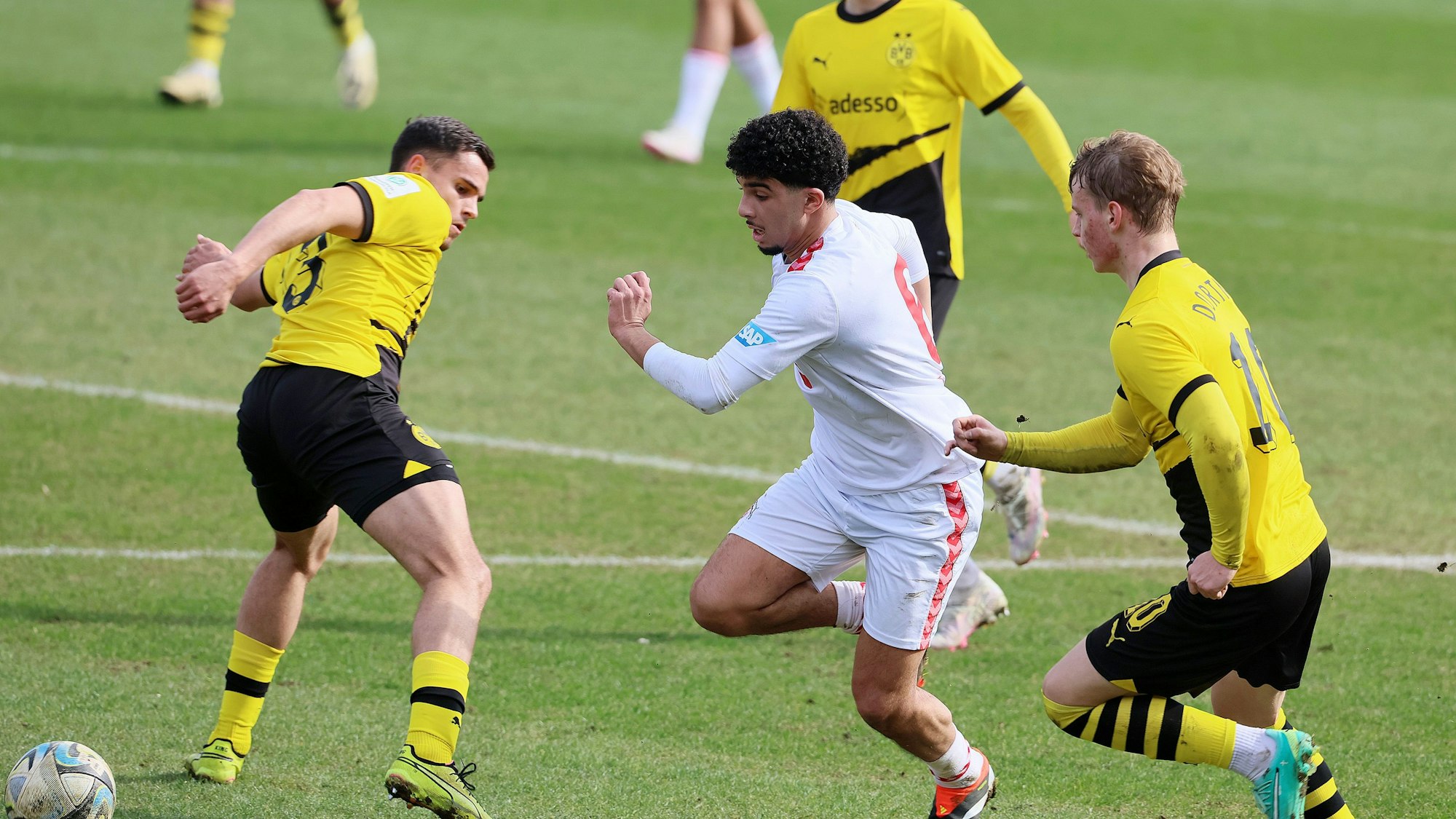 1.FC Köln U19 vs. Borussia Dortmund, A Junioren Bundesliga West, am Ball: Fayssal Harchaoui (1.FC Köln), 10.03.2024, Bild: Herbert Bucco