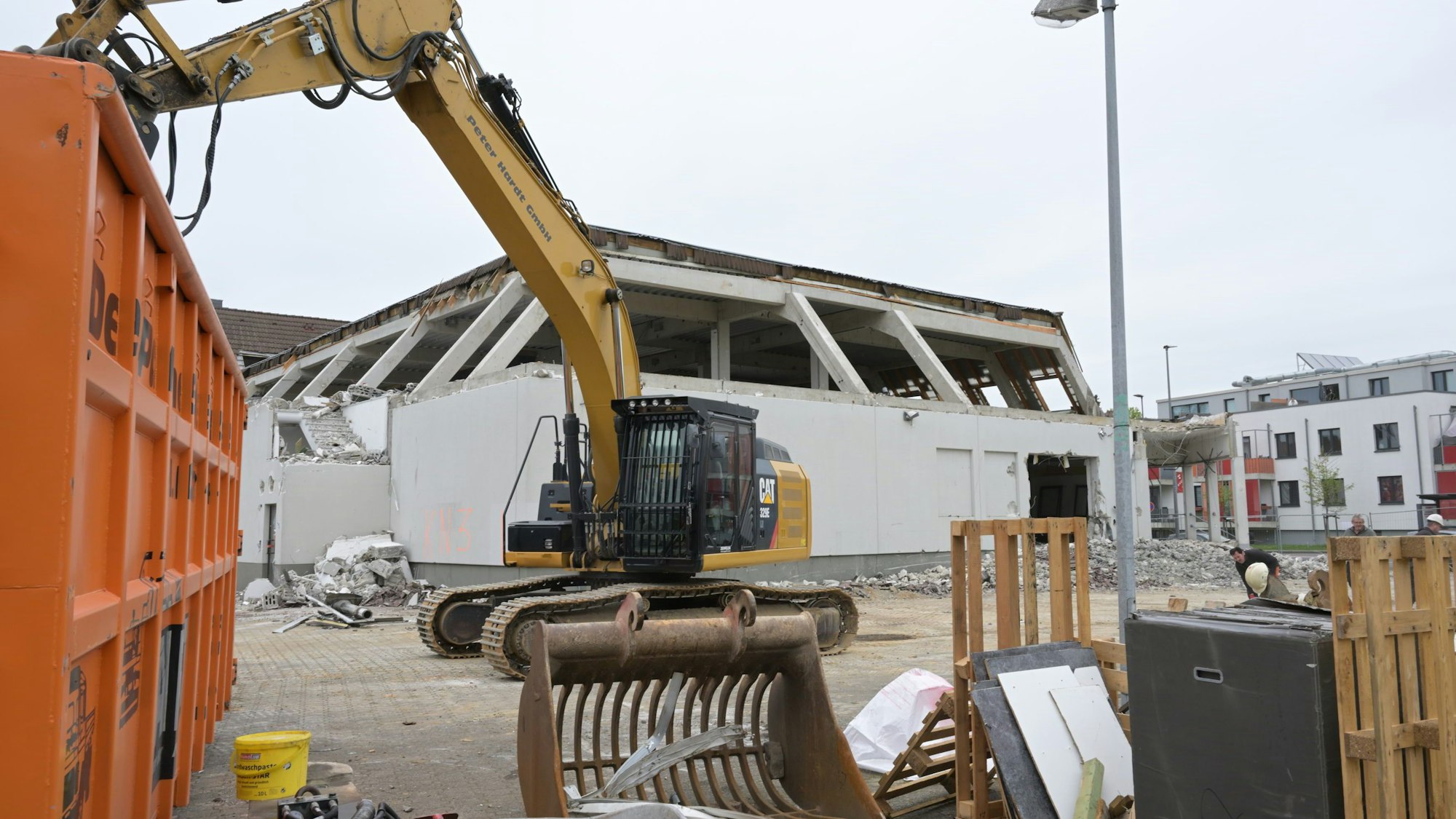 Das Foto zeigt den Abbruch der Milchsammelstelle in Heidkamp