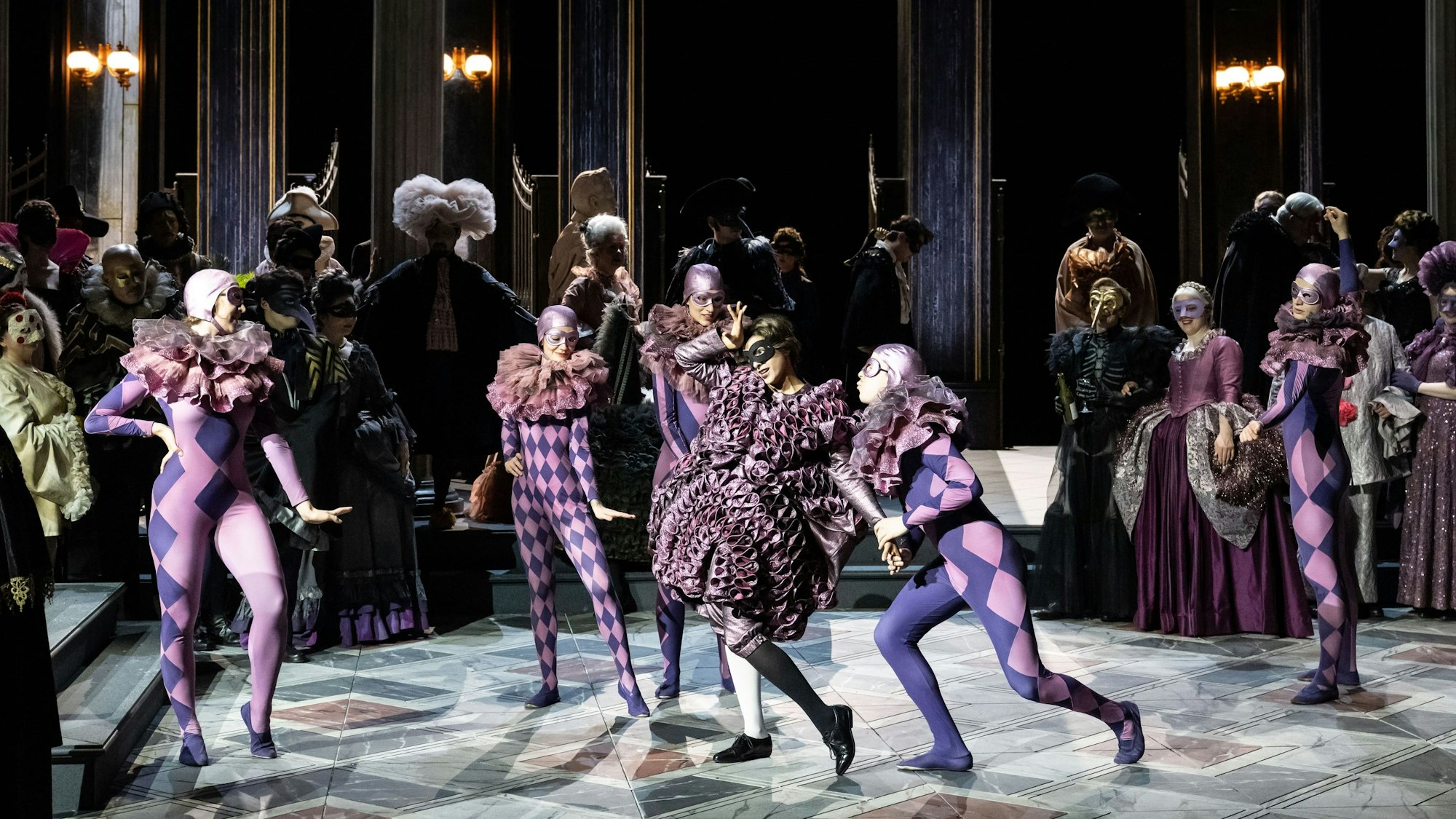 Verdis Oper ein Maskenball im Staatenhaus.