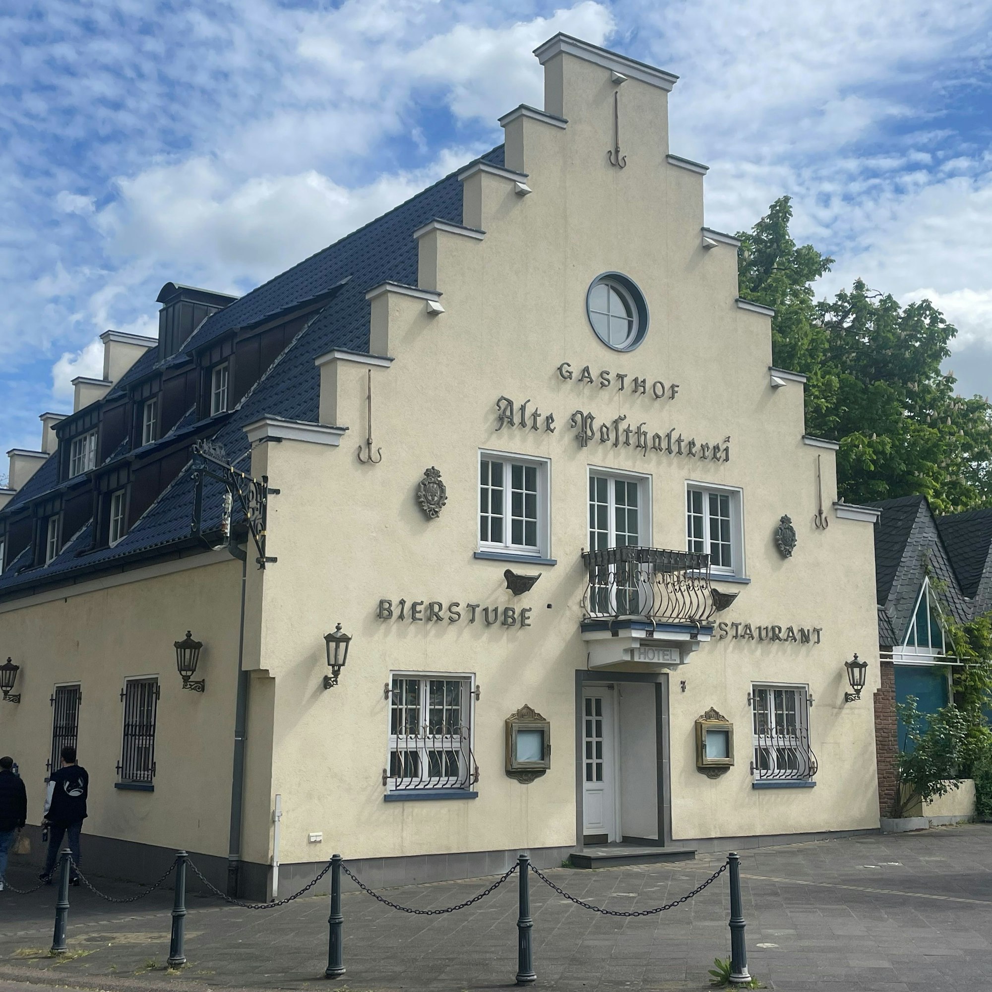 Die Posthalterei mit ihren gestuften Giebelwänden.