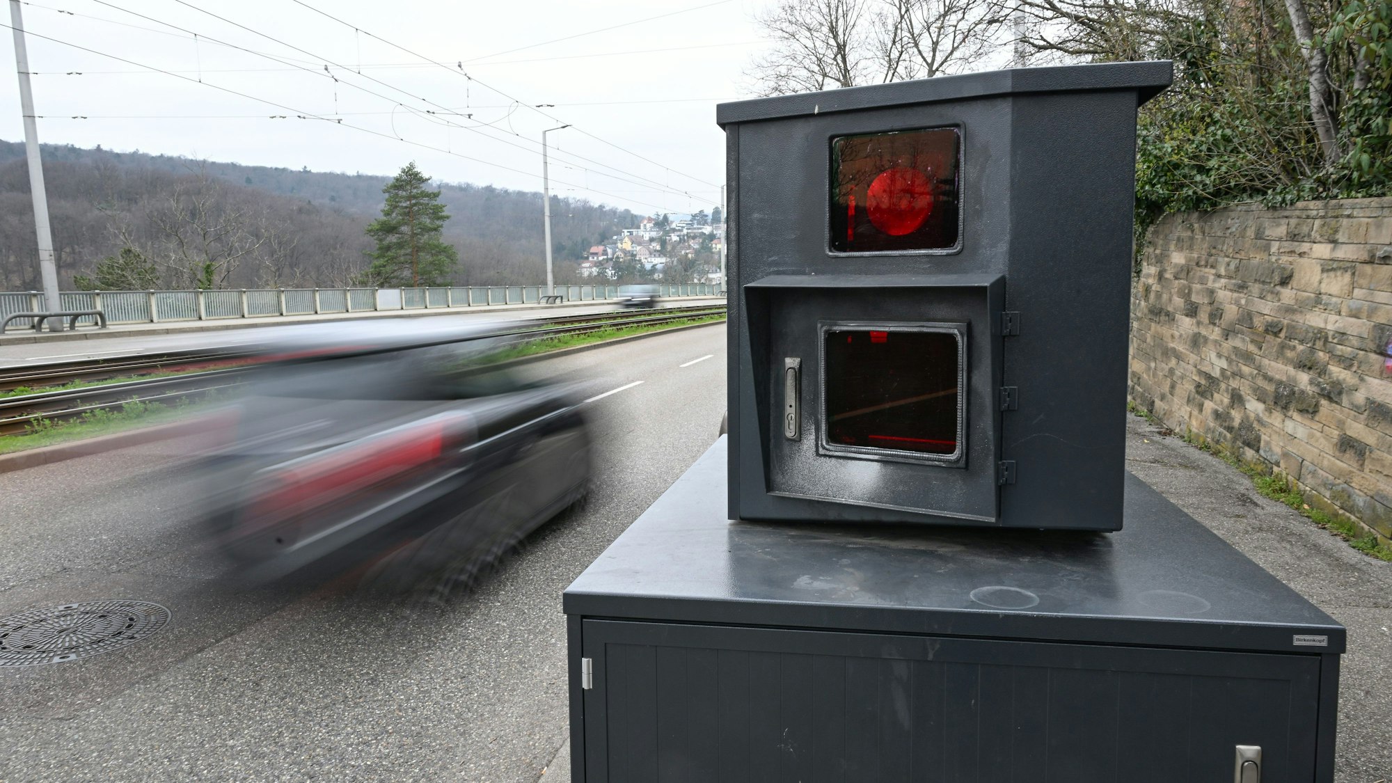 Blitzer in Stuttgart. Verkehrsminister Wissing (FDP) lehnt Tempolimits als Maßnahme für mehr Klimaschutz ab.