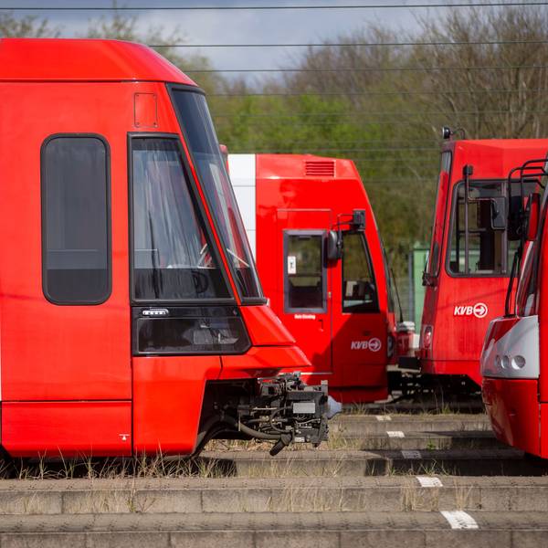Strassenbahnen stehen auf dem Gelände des Betriebshofs der KVB an der Ostmerheimer Strasse.
