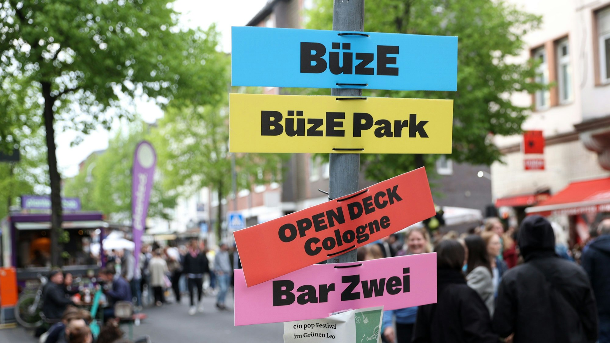 c/o Pop
Rundgang über die kostenlosen Konzerte und dem Markt auf der Venloer Straße.