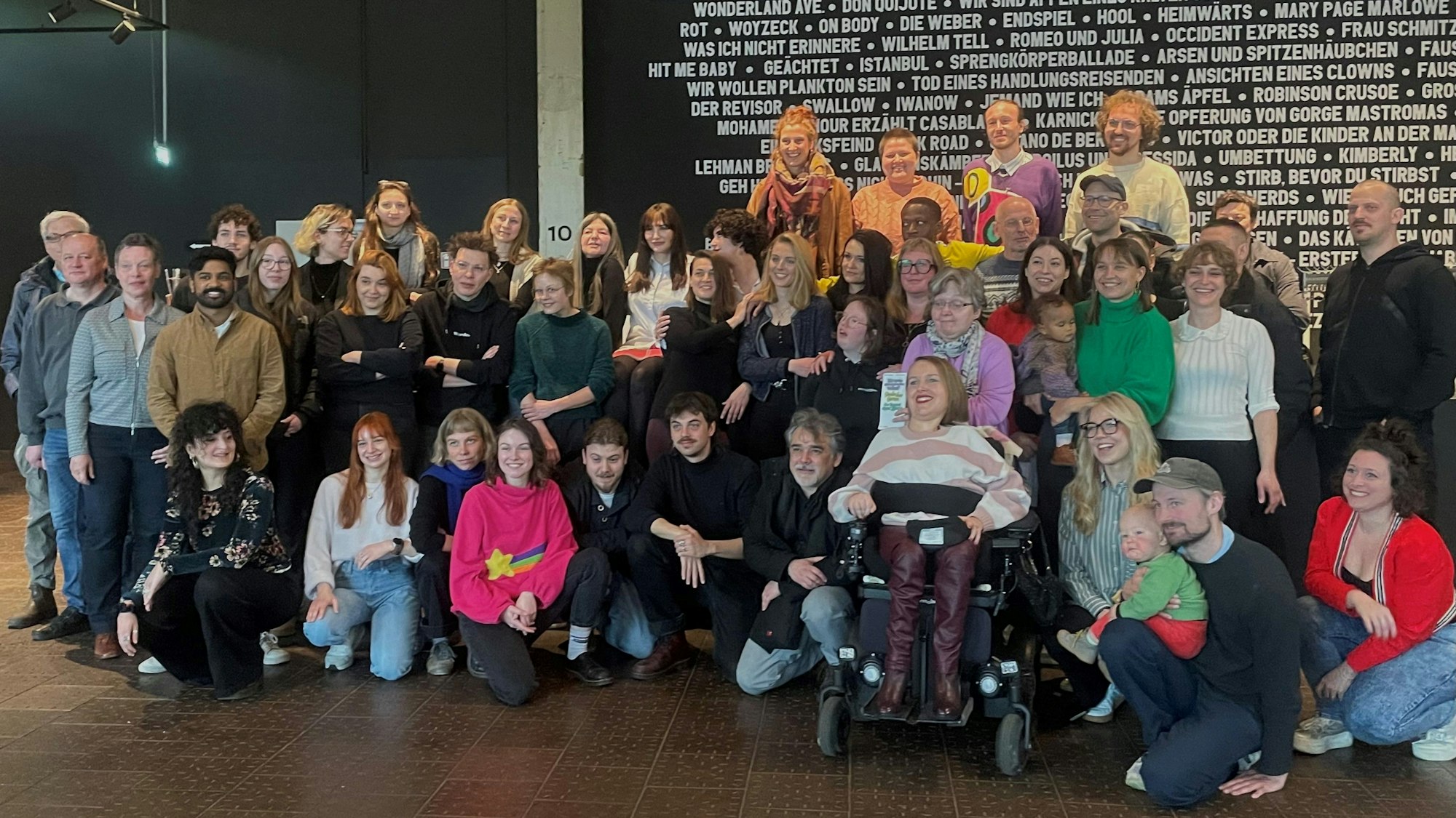 Mitwirkende des Sommerblut-Kulturfestivals bei der Pressekonferenz im Schauspiel Köln in Mühlheim.