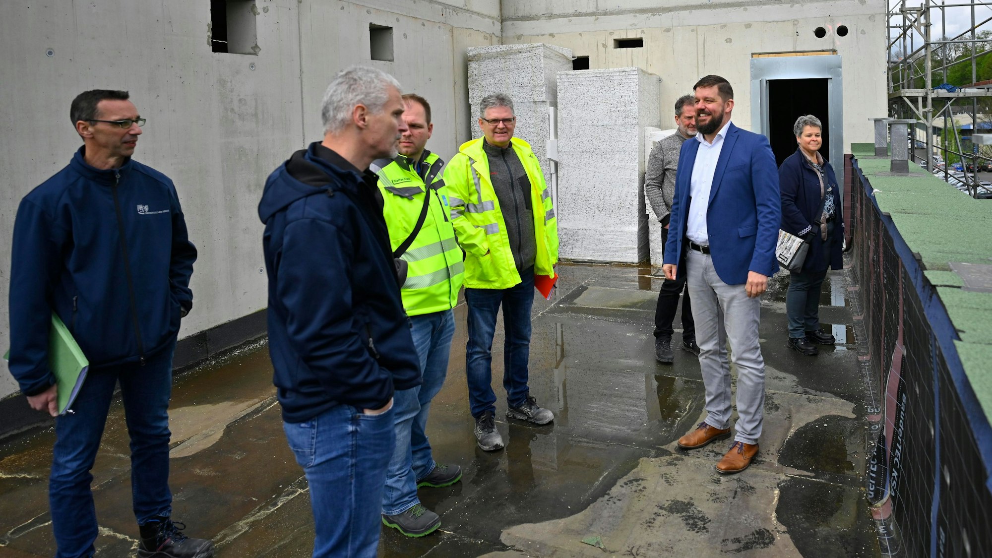 Auf dem Dach des Neubaus.