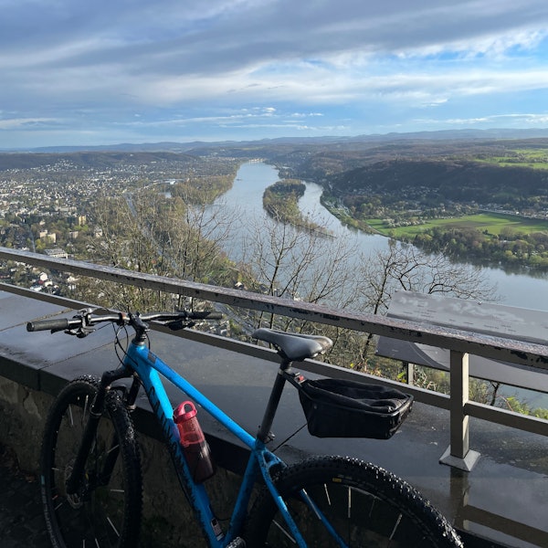Radtour durch das Siebengebirge: Ausblick vom Drachenfels.