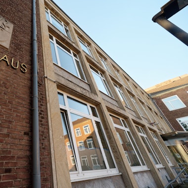 Es ist das Kreishaus in Düren zu sehen.