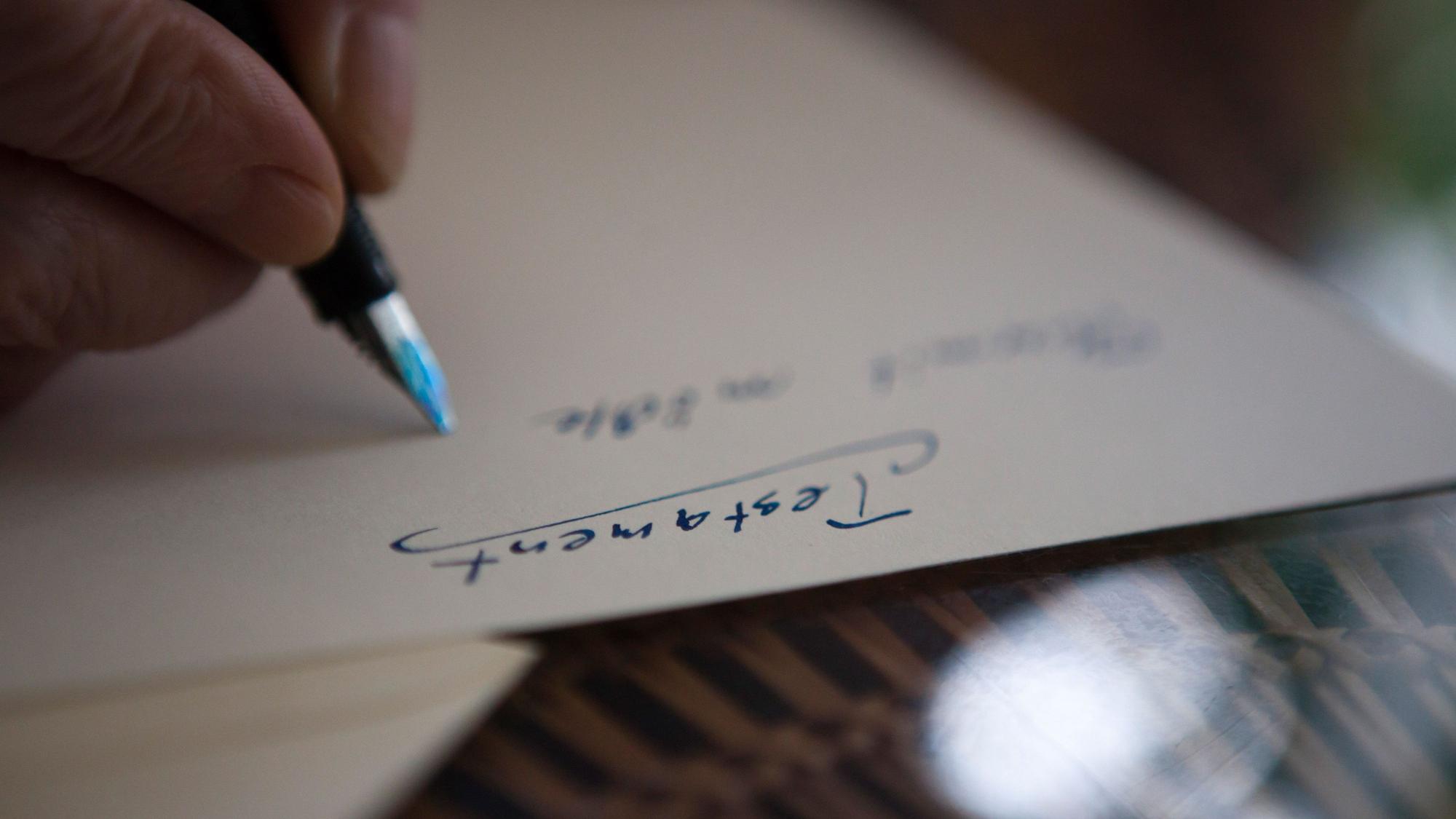 Ein Testament muss handschriftlich verfasst werden.