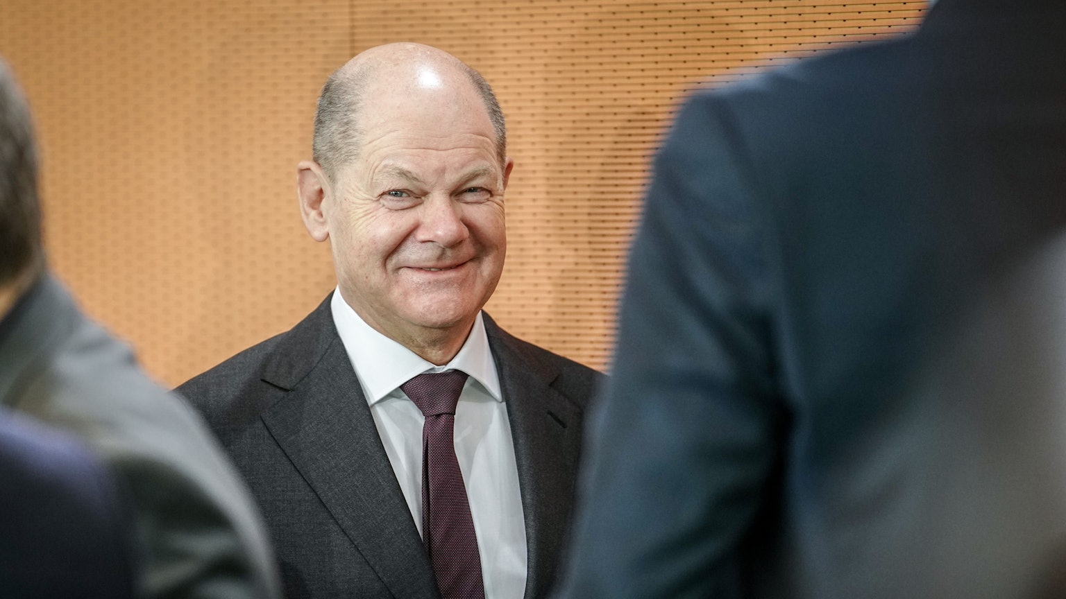 Bundeskanzler Olaf Scholz (SPD) nimmt an einer Sitzung des Bundeskabinetts im Bundeskanzleramt teil.