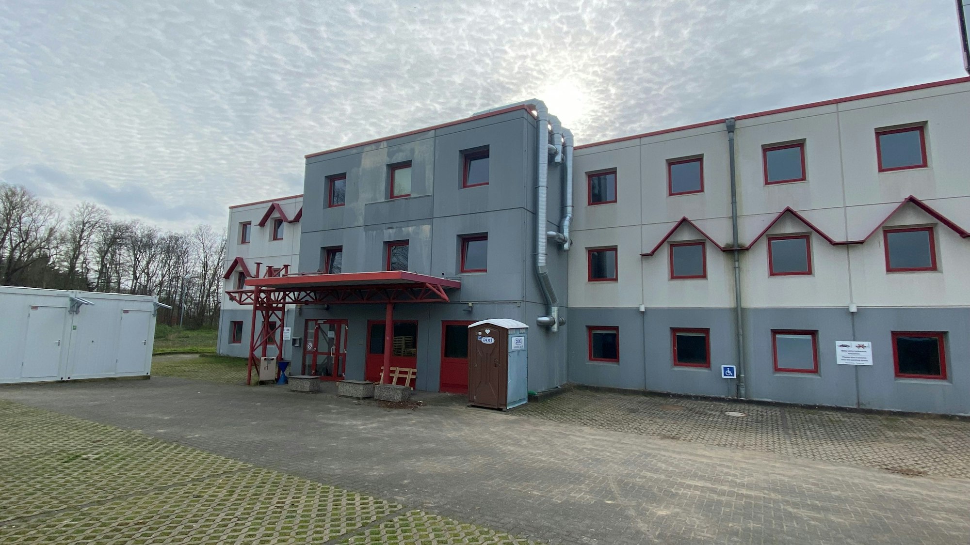 Auf dem Bild ist die neue Unterkunft an der Europaallee zu sehen.